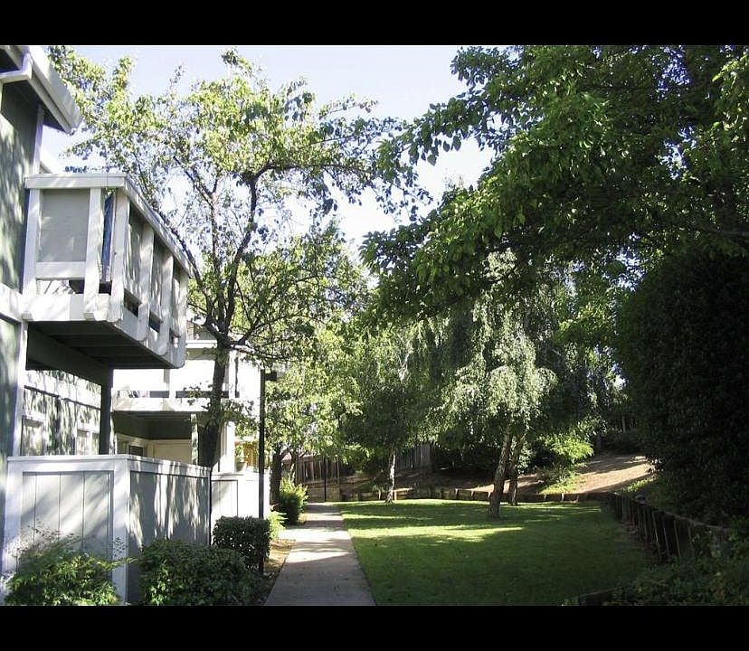 1st image of 2906 Redwood Pkwy #18