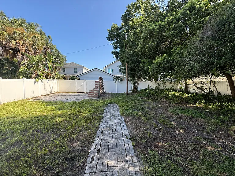 715 W Indiana Ave — Photo 14