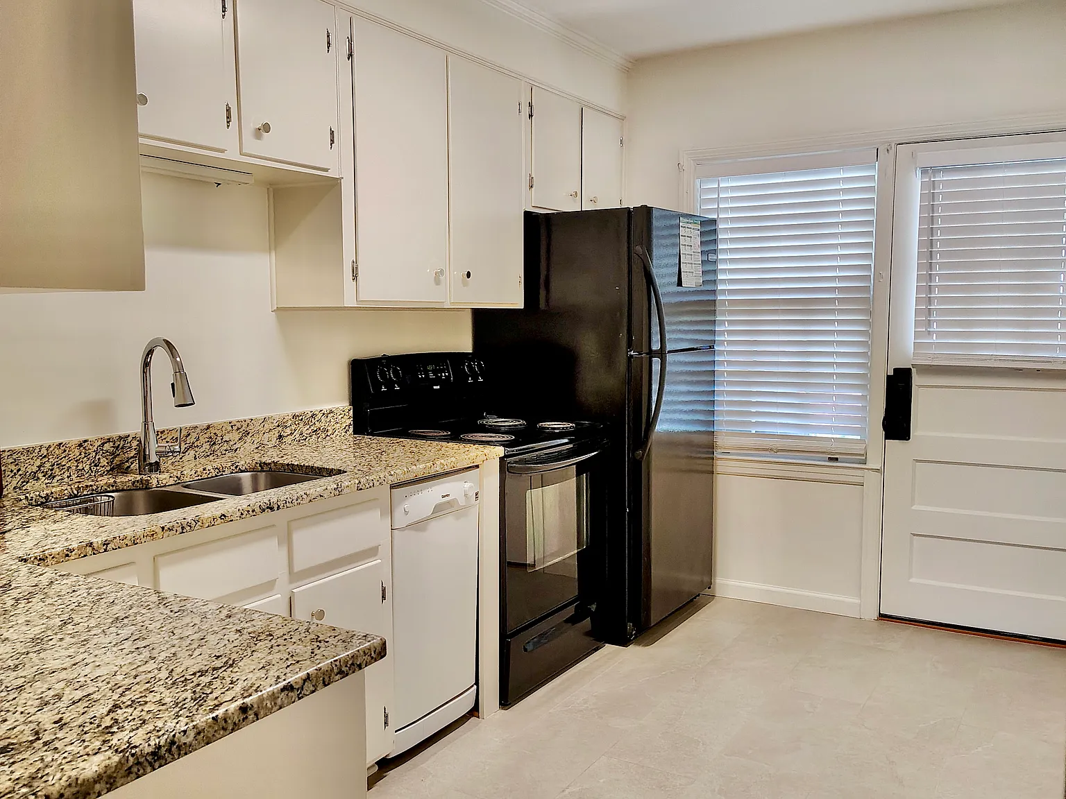 30 E 63rd St — Photo 2