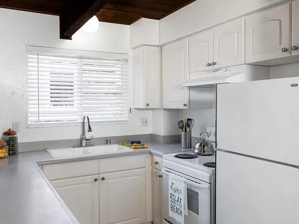 230 8th Ave #B, Santa Cruz, CA 95062