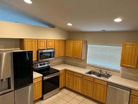 5th image of 6703 Crescent Palm Dr