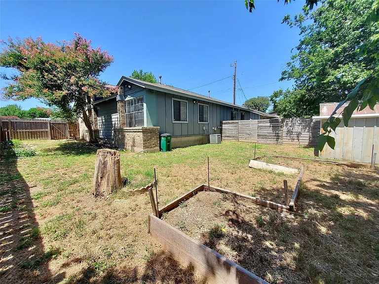 2400 Berkett Dr #A — Photo 12