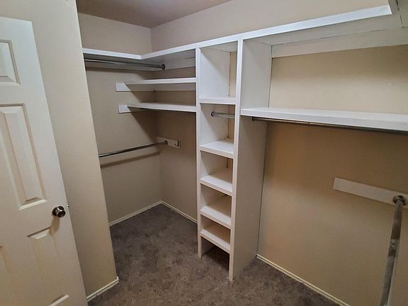 5th image of 393 Bloomsbury Dr