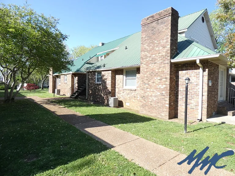 1210 Hamilton Dr — Photo 1