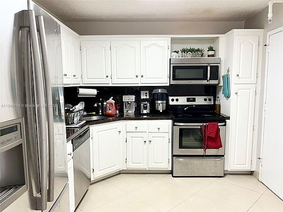 4th image of 2780 NE 183rd St APT 409