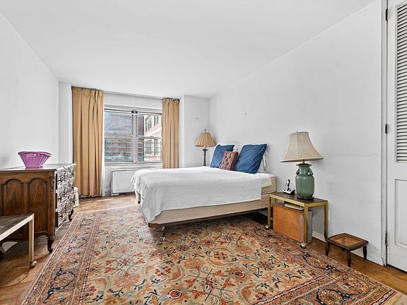 4th image of 360 E 72nd St APT A302