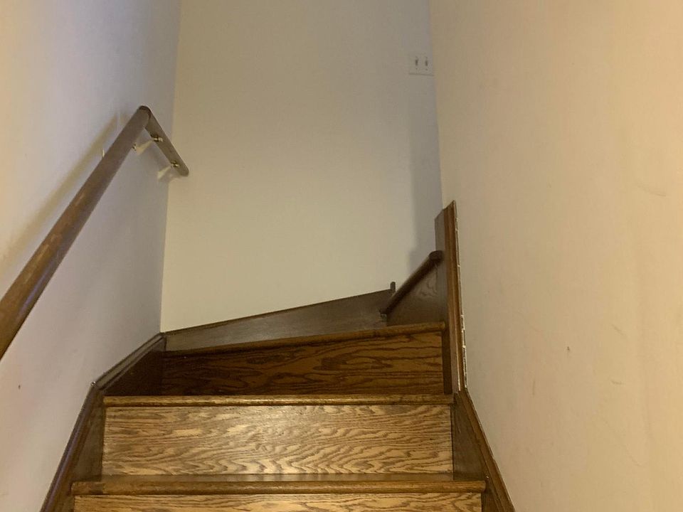 1st image of 446 N Cambridge Dr