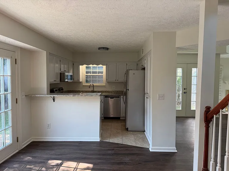 106 Meridian Ct — Photo 9