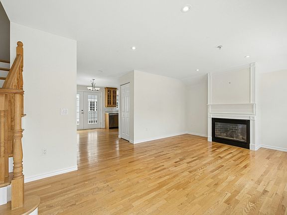 4th image of 40 Myrtle St APT 3