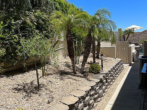 3rd image of 17 Corte Rivera