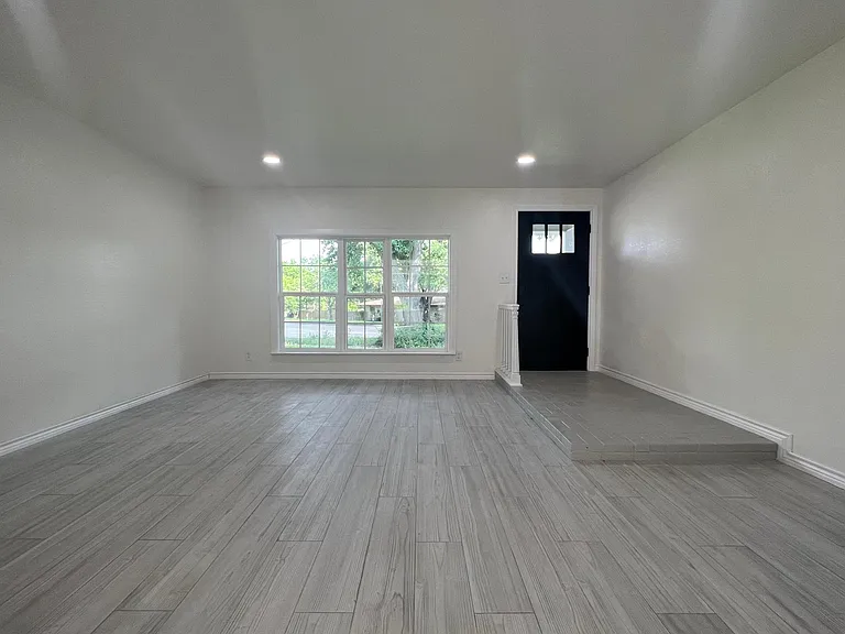 11700 Spring Hill Dr — Photo 14