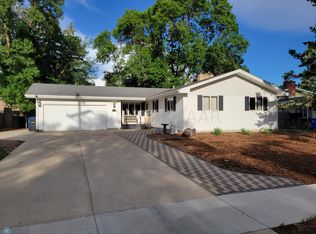 2509 Elm St N, Fargo, ND 58102