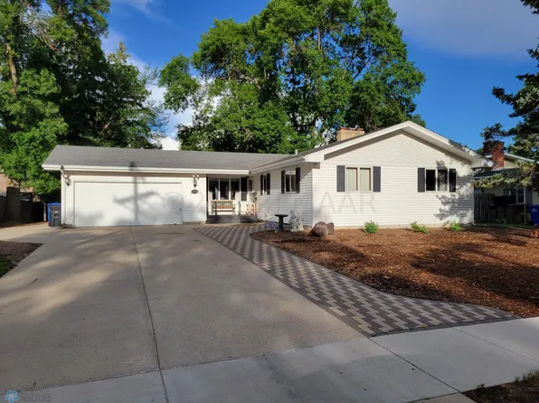 2509 Elm St N, Fargo, ND 58102