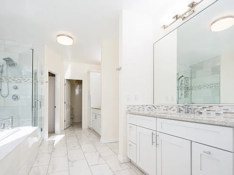 335 N Josephine St #A — Photo 46