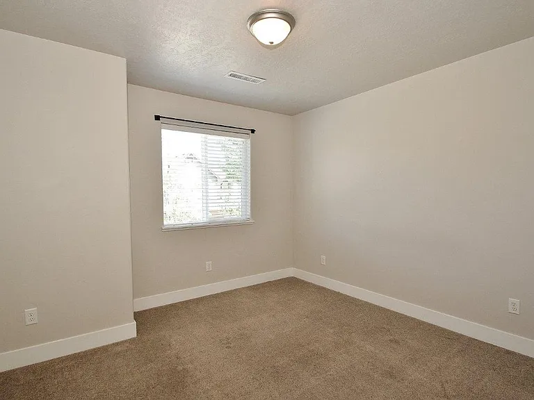 5052 N Alworth St — Photo 18