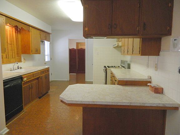 4th image of 3003 Byron Ave