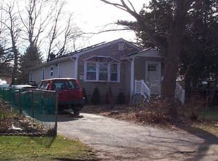 32 Laurel Dr, Brentwood, NY 11717