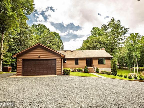 Welcome Home to 3725 Breaknock Rd.