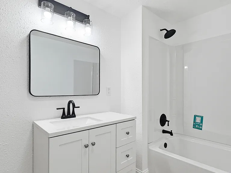 2124 Bernice Ave — Photo 3