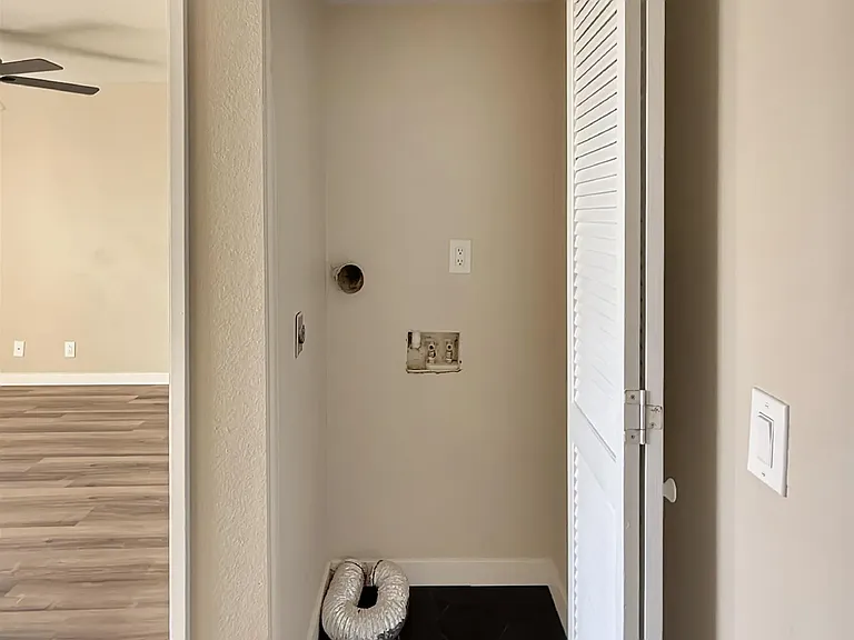 2425 Cranston Dr — Photo 18