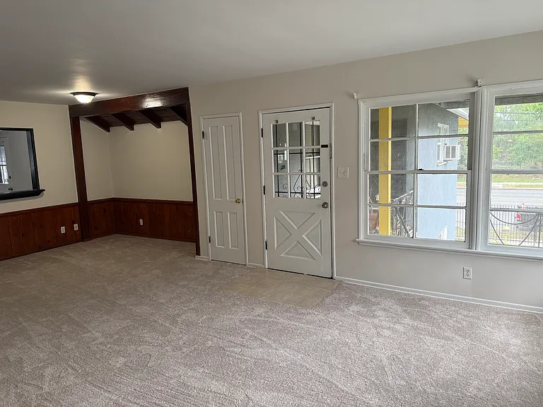 16007 Victory Blvd — Photo 14