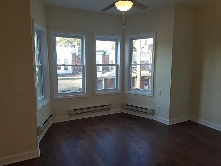 3916 Pennsgrove St — Photo 2