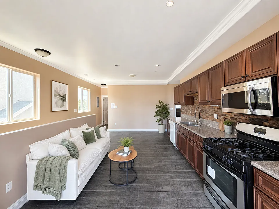 1337 W 36th Pl