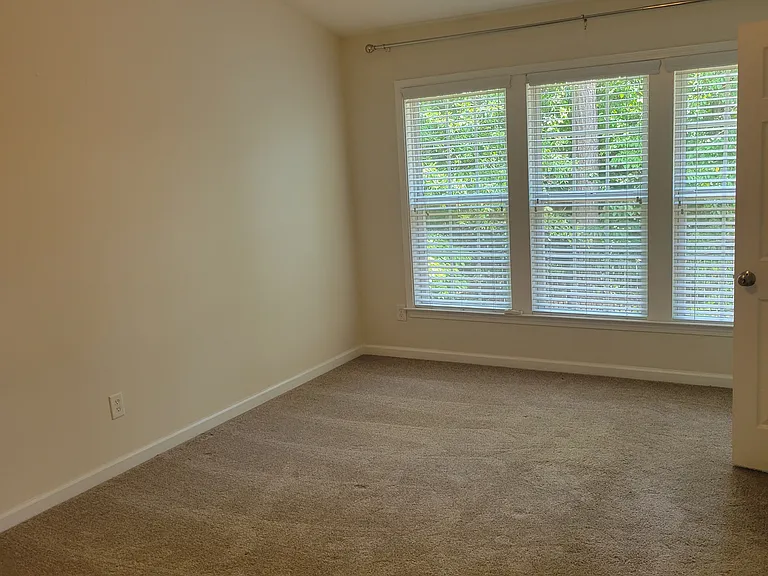 105 Finchley Dr — Photo 21