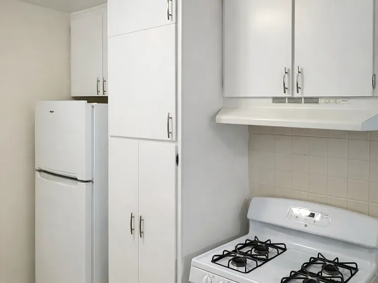 351 Riverdale Dr #6 — Photo 7