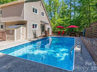 33 Lovers Loop Rd, Asheville, NC 28803