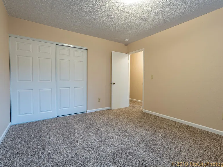 9512-9524 N Oswego Ave — Photo 6