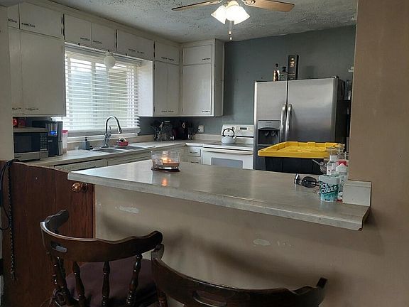 3rd image of 1615 Cloud Cir