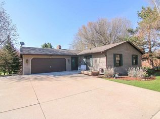 517 Wild Plum Dr, Deforest, WI 53532