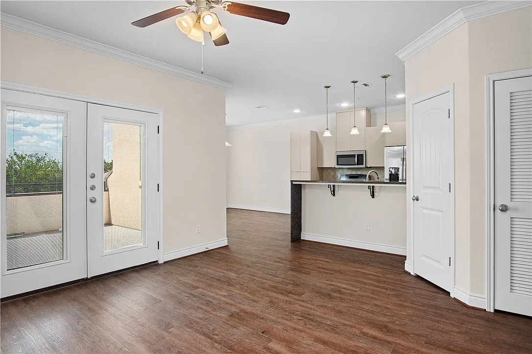 1 bed, 940 sqft, $1,200 — Photo 2