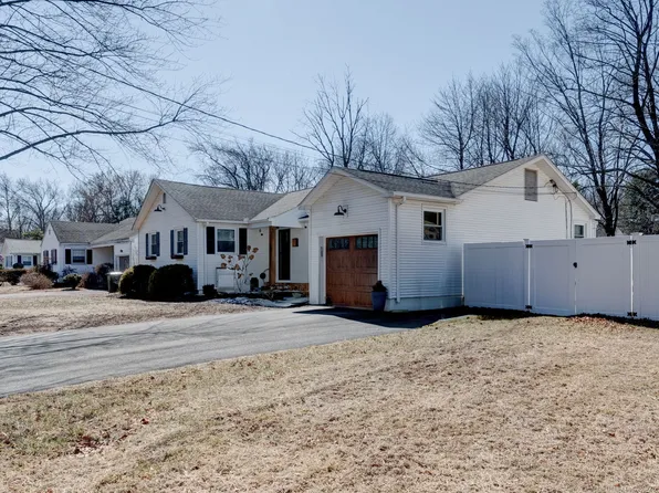 17 Fox Meadow Lane, West Hartford, CT 06107