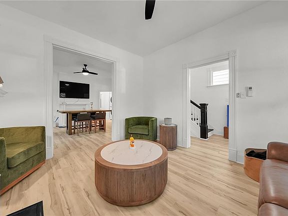 3rd image of 311 W 32nd St