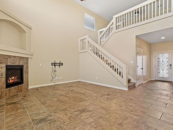 5th image of 405 Saltford Pl