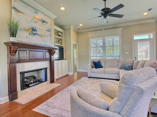 13348 Autumn Run Dr, Walker, LA 70785