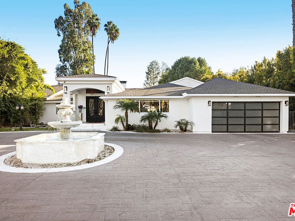 1st image of 22728 Oxnard St