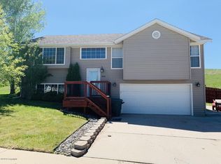 904 Fairway Dr, Gillette, WY 82718