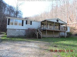 234 Nestlewood Dr, Julian, WV 25529