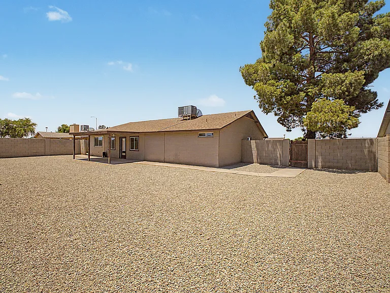 3223 E Emerald Cir — Photo 25