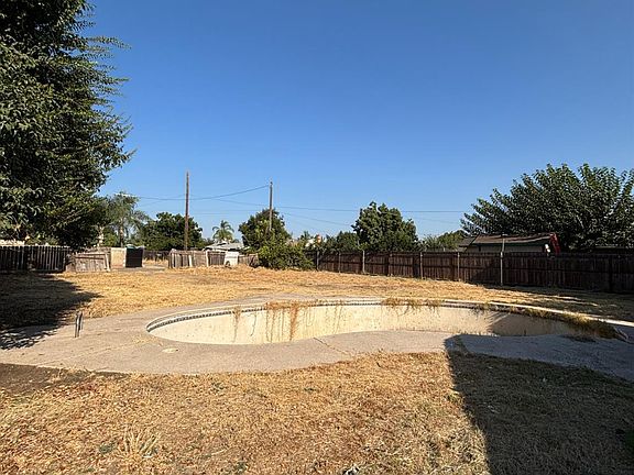 3rd image of 1555 College Rd