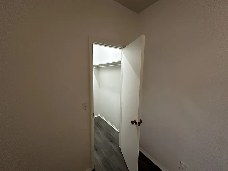 172 W Maple Ave #1 — Photo 23