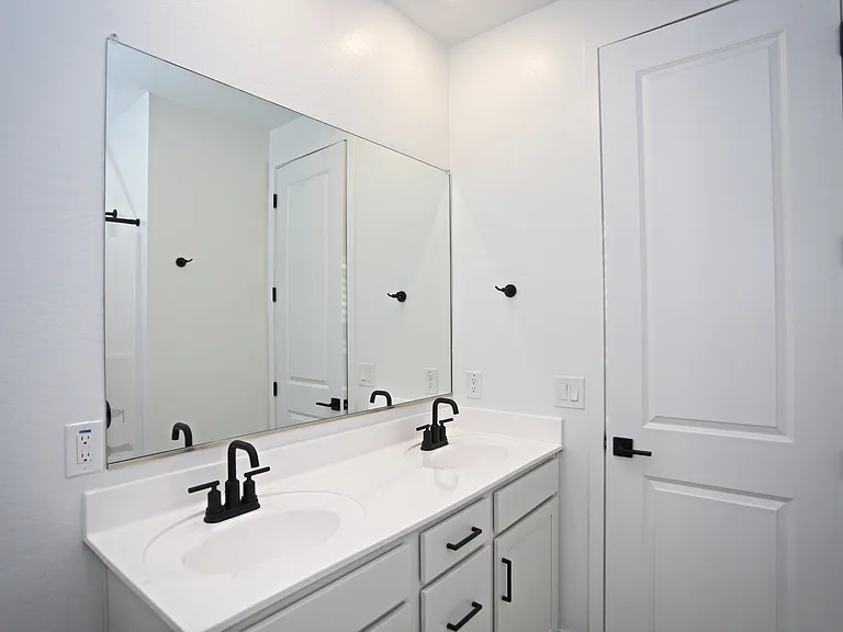 745 W Sparrow Dr — Photo 13