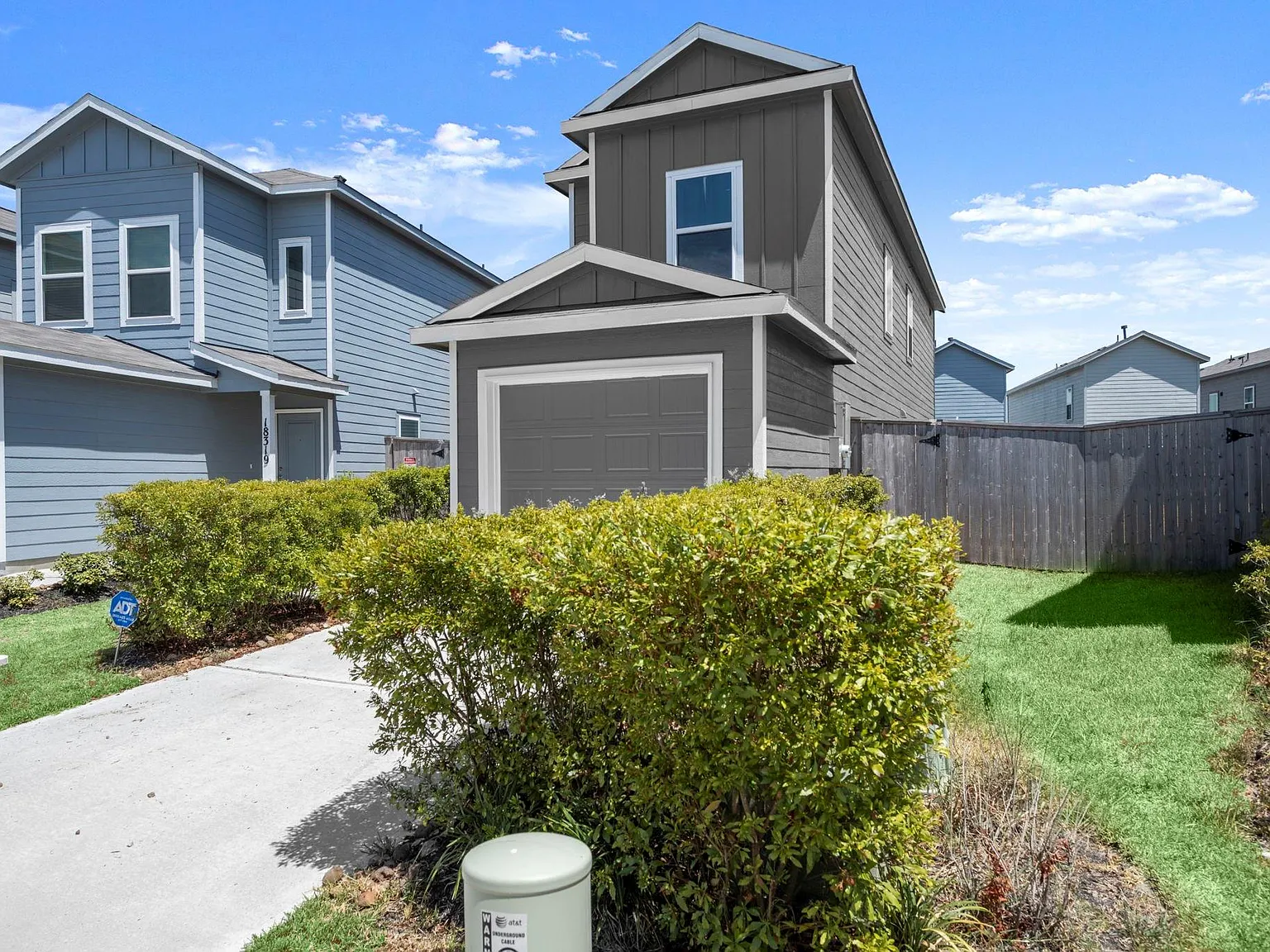 3 bed, 2.5 bath, 1451 sqft, $1,800 — Photo 2