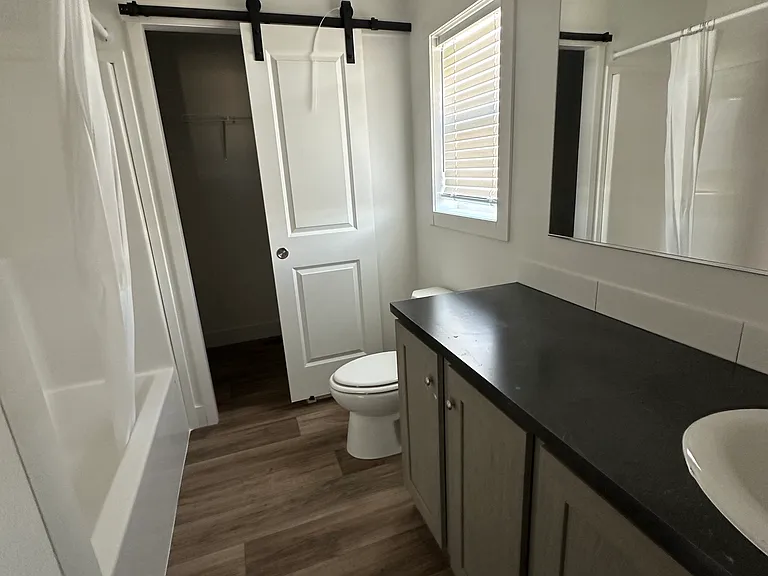 310 E 36th Pl — Photo 3