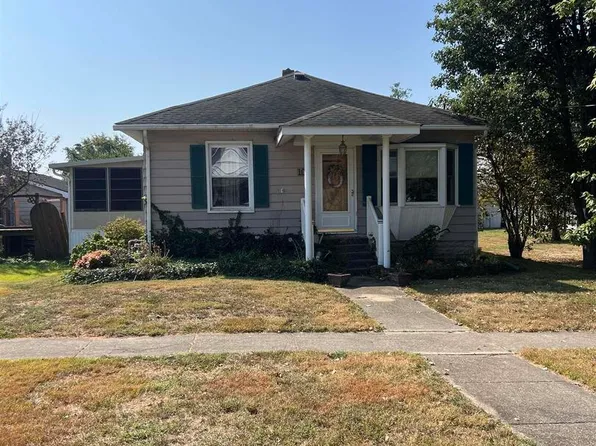 103 E Florence St, Sesser, IL 62884