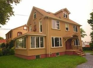 910 157th St, Whitestone, NY 11357