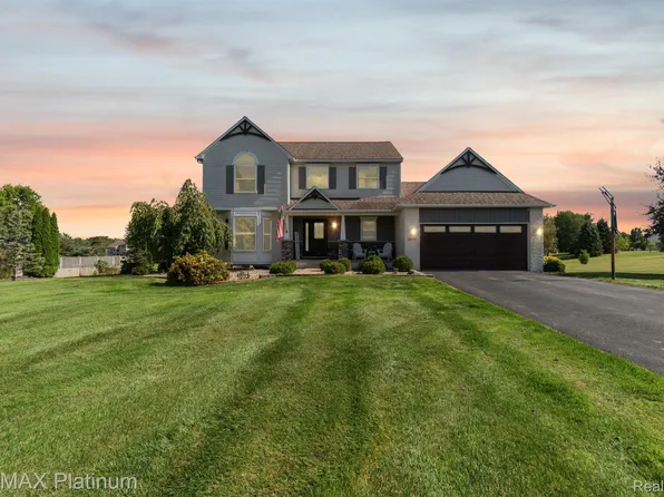12372 Peabody Dr, Fenton, MI 48430